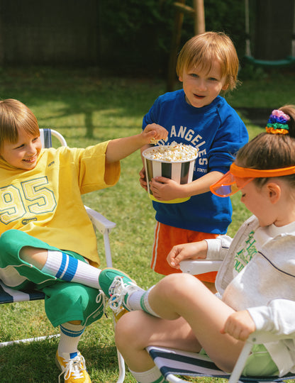 2 čiernobiele pruhované kartónové nádoby na občerstvenie 14 cm