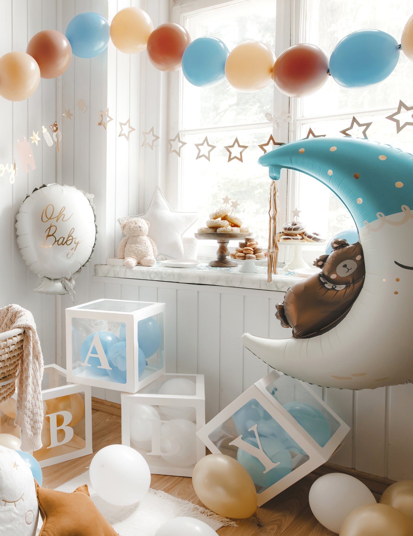 Mise en situation en guirlande des 20 ballons à relier bleu pastel