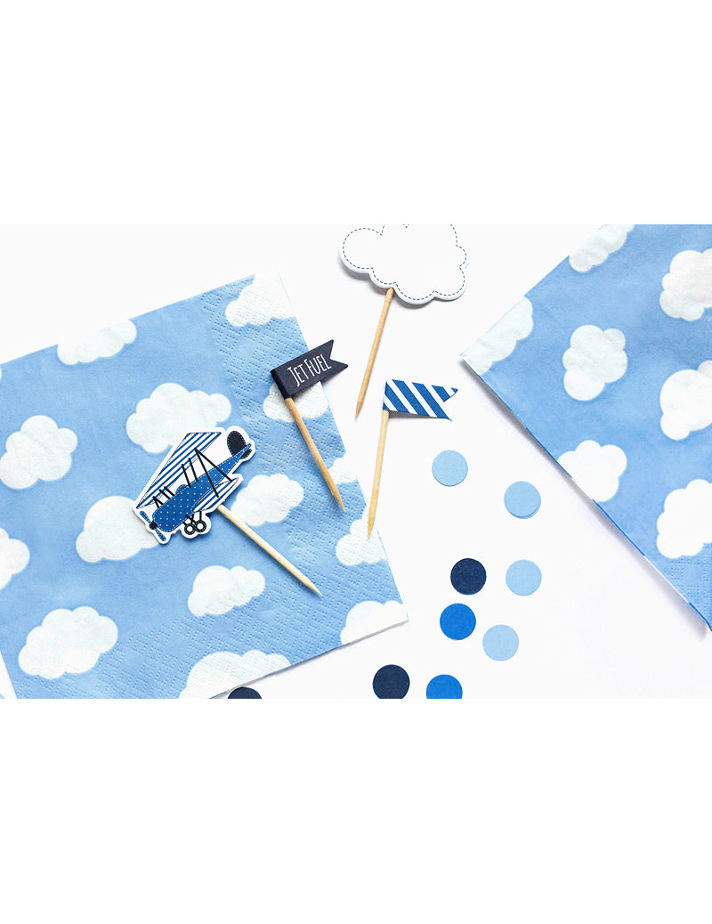 20 modrých papierových obrúskov s malými bielymi obláčikmi na oslavu príchodu bábätka