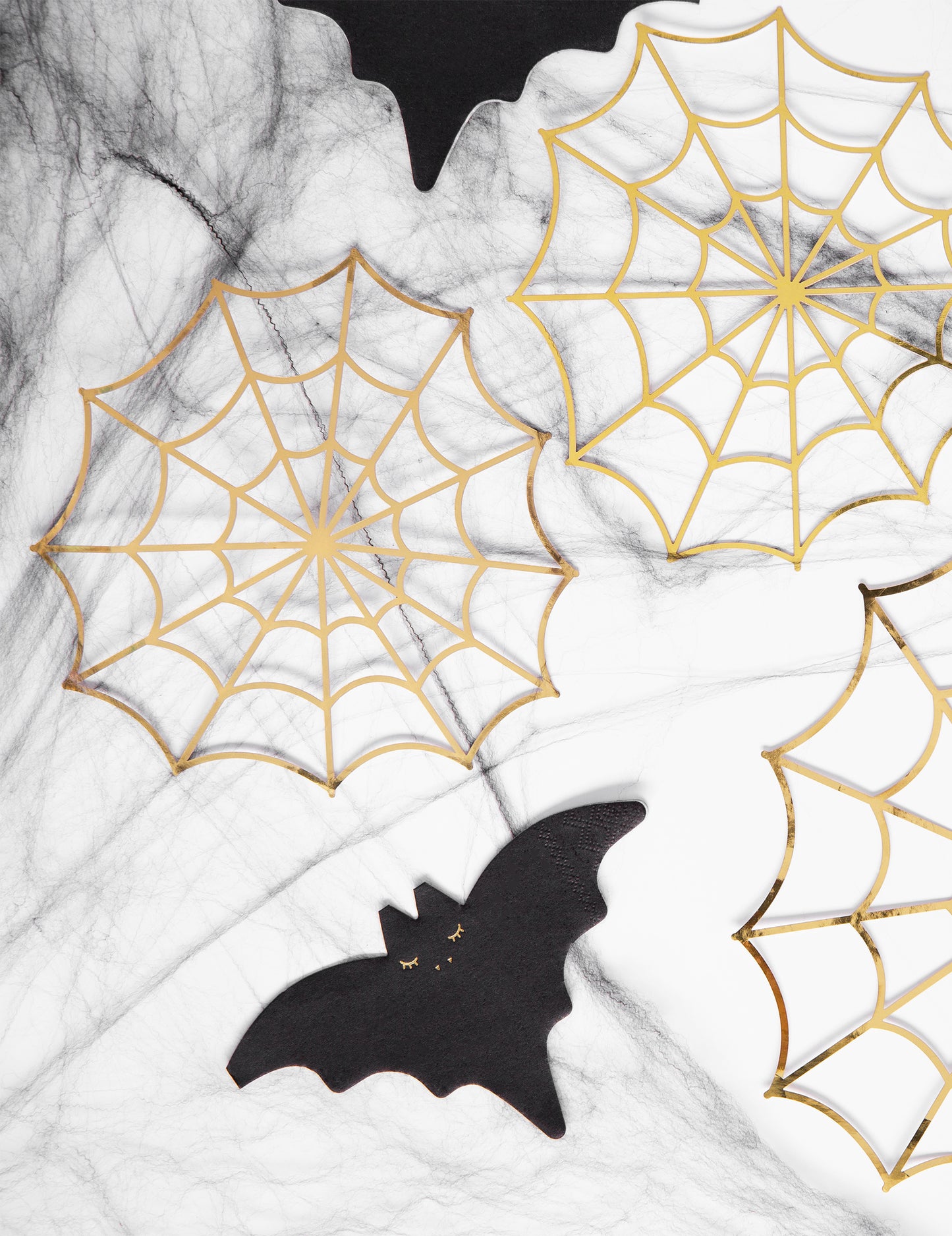 20 čierno-zlatých papierových obrúskov v tvare netopiera, 16 x 9 cm na Halloween