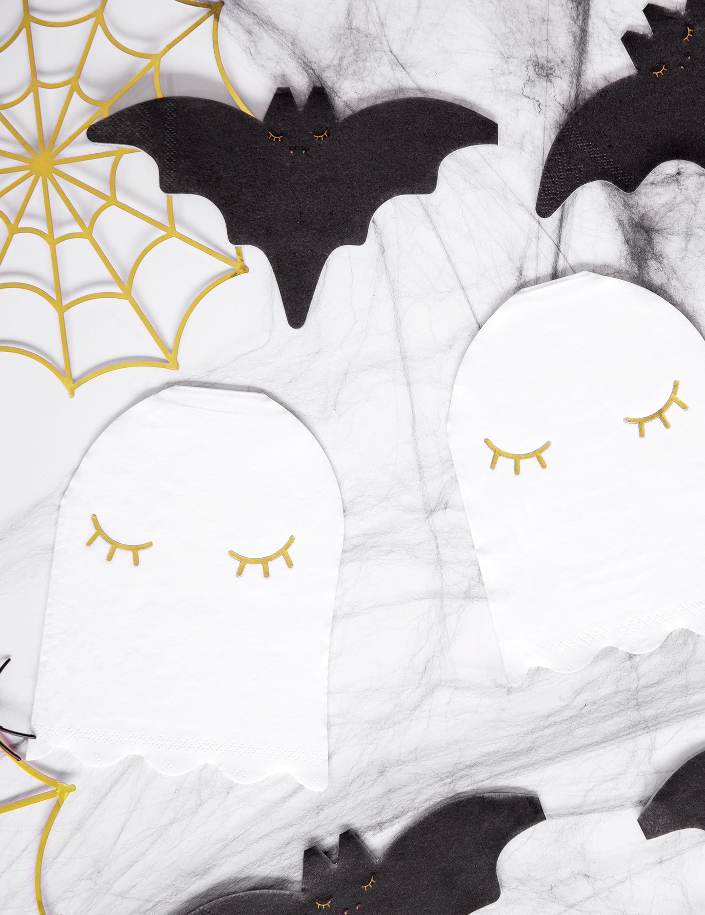 20 bielo-zlatých papierových obrúskov s motívom duchov 11 x 14 cm na Halloween