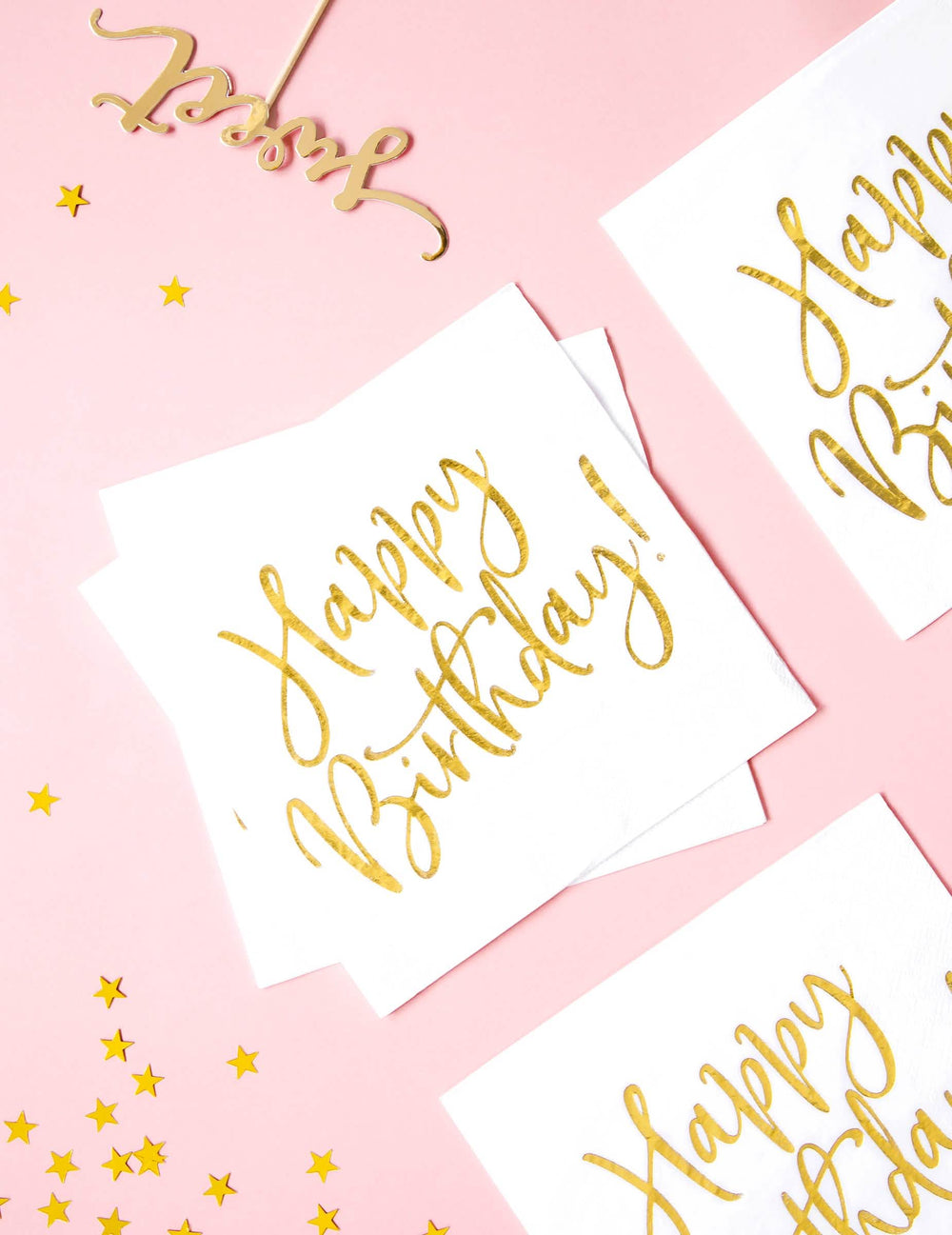 Usporiadanie papierových obrúskov Happy Birthday pre narodeniny