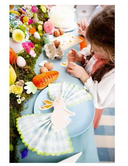 20 papierových obrúskov s motívom zajaca v bielo-zlatej farbe, 25 x 32 cm cm tvar králika