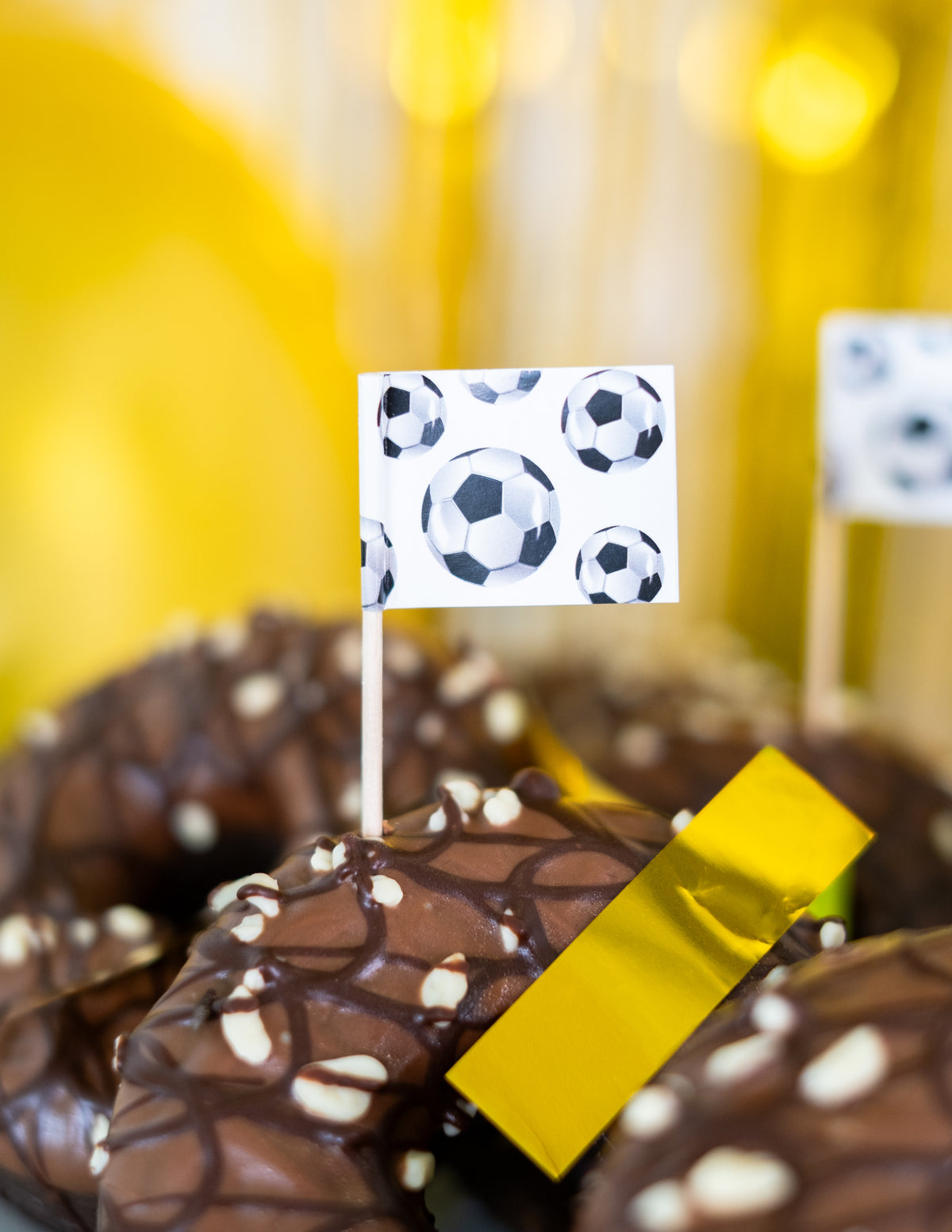 Gros plan sur le motif ballon des Pics Foot party