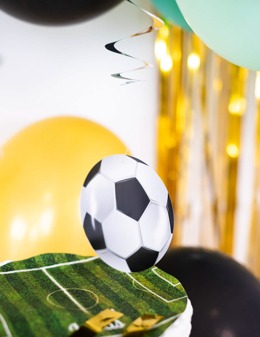 Detail na futbalovú loptu z dekorácií na zavesenie Foot party