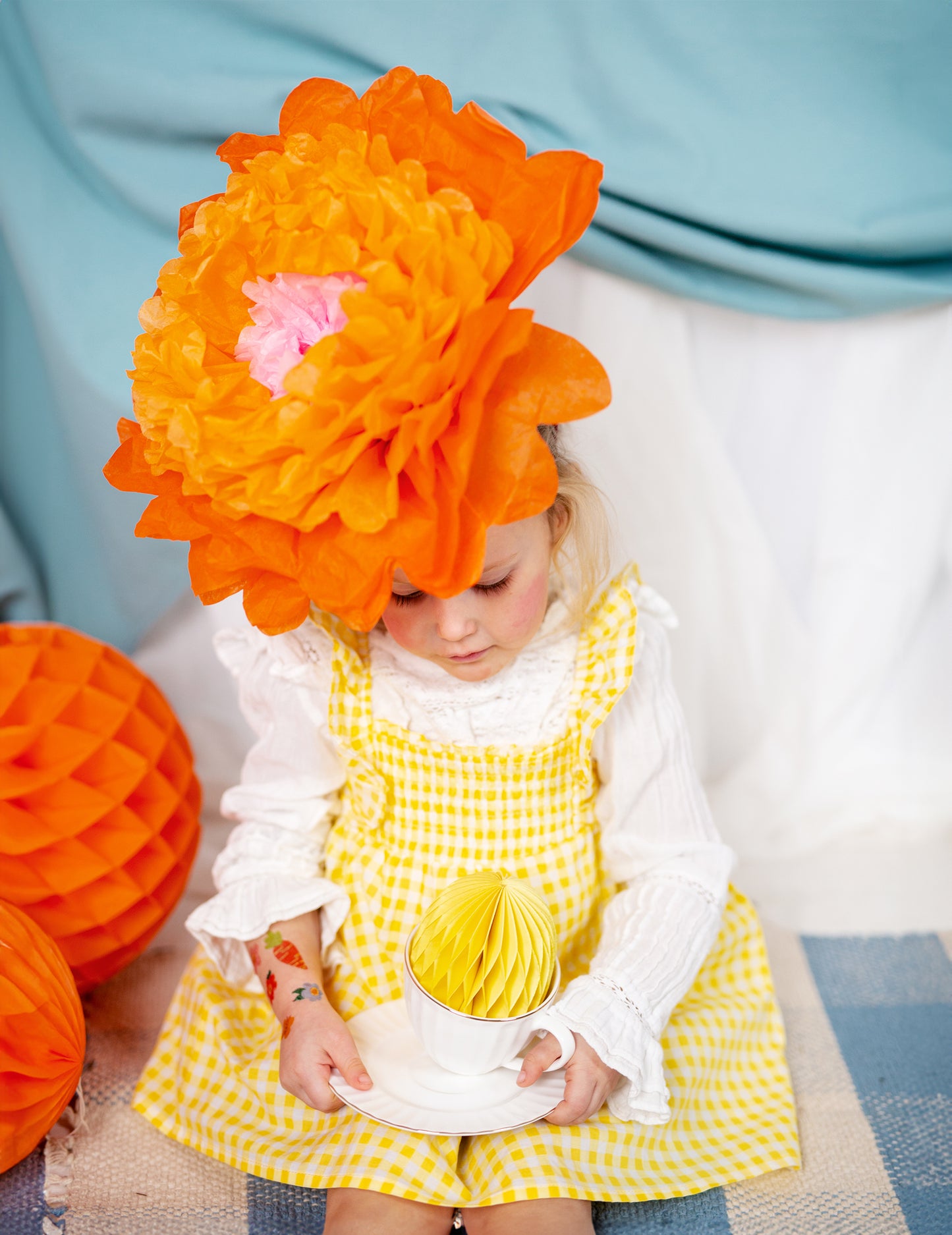 3 veľké obrovské papierové kvety v ružovej, žltej a oranžovej farbe 35 cm zavesiť