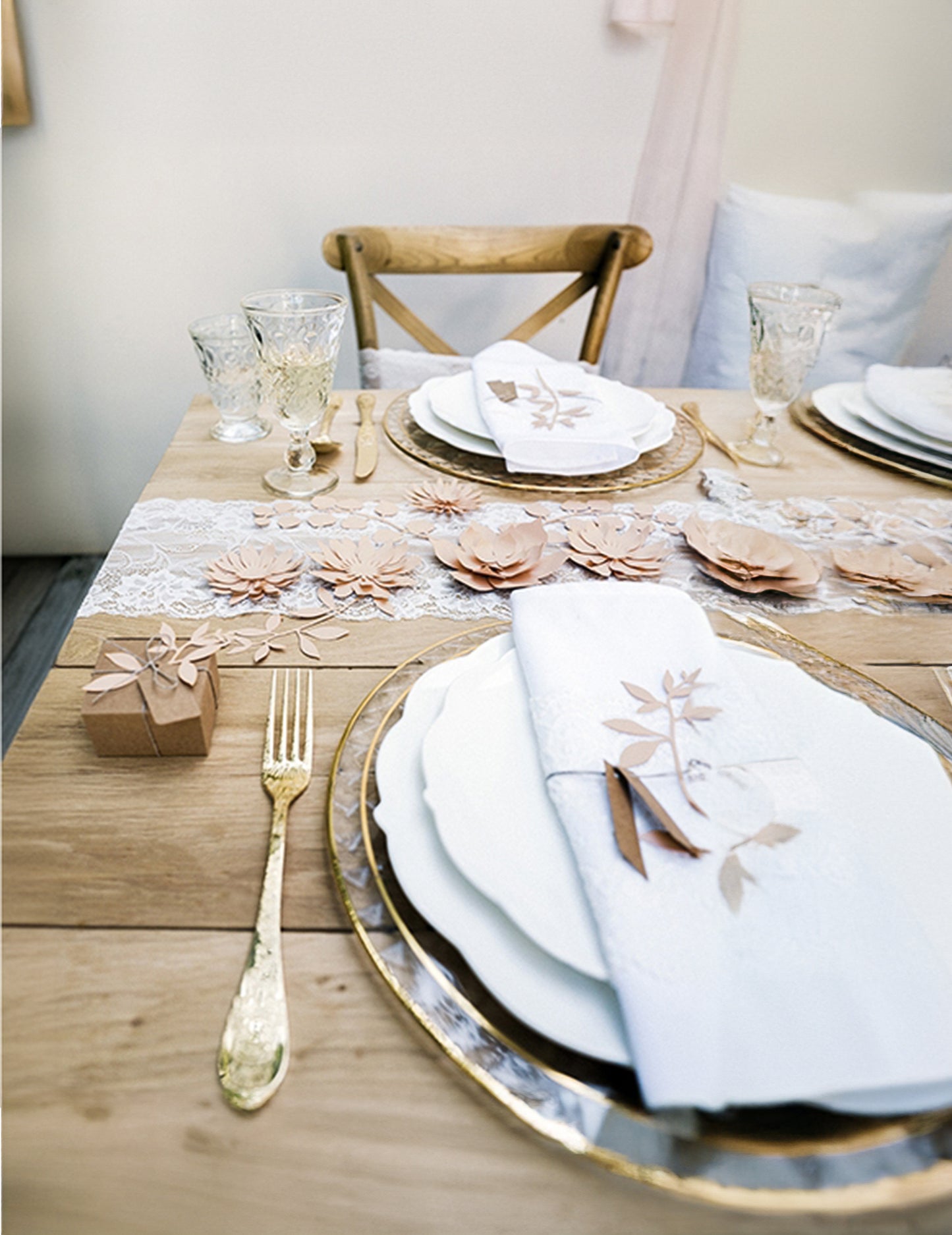 3 púdrovo ružové 3D papierové kvety 