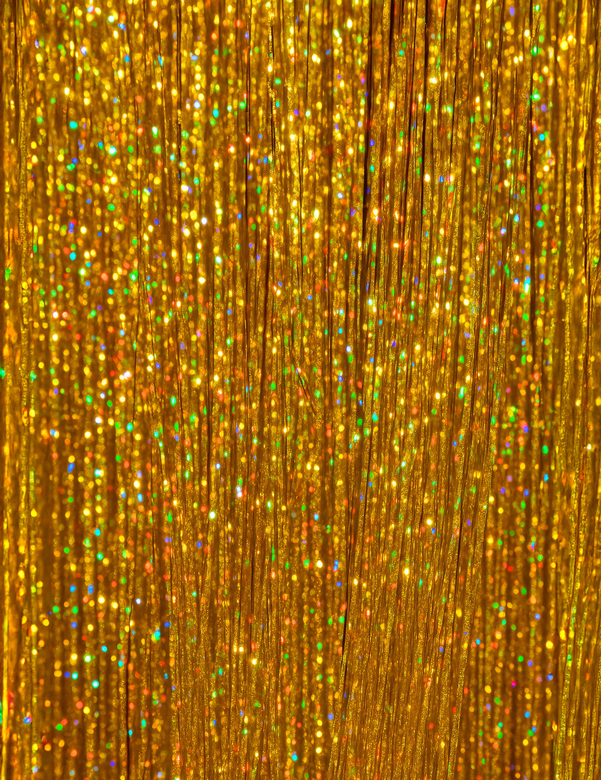 Gros plan sur les reflets et la texture des 3 mèches de cheveux brillantes pour femme