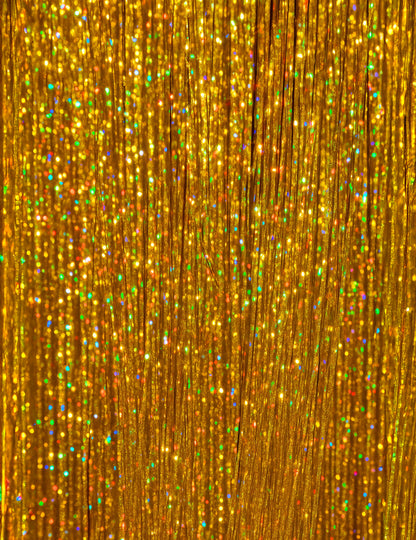 Gros plan sur les reflets et la texture des 3 mèches de cheveux brillantes pour femme