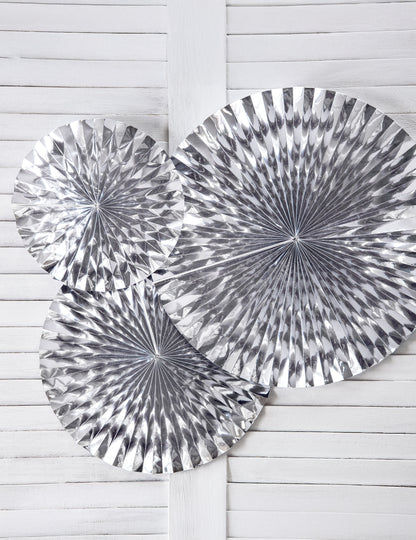 3 strieborné papierové rozety, veľkosti 40, 32 a 23 cm zavesiť