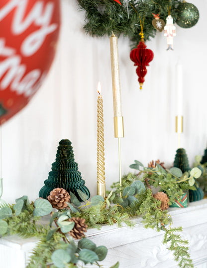 4 zlaté a trblietavé sviečky 25 cm skrútený