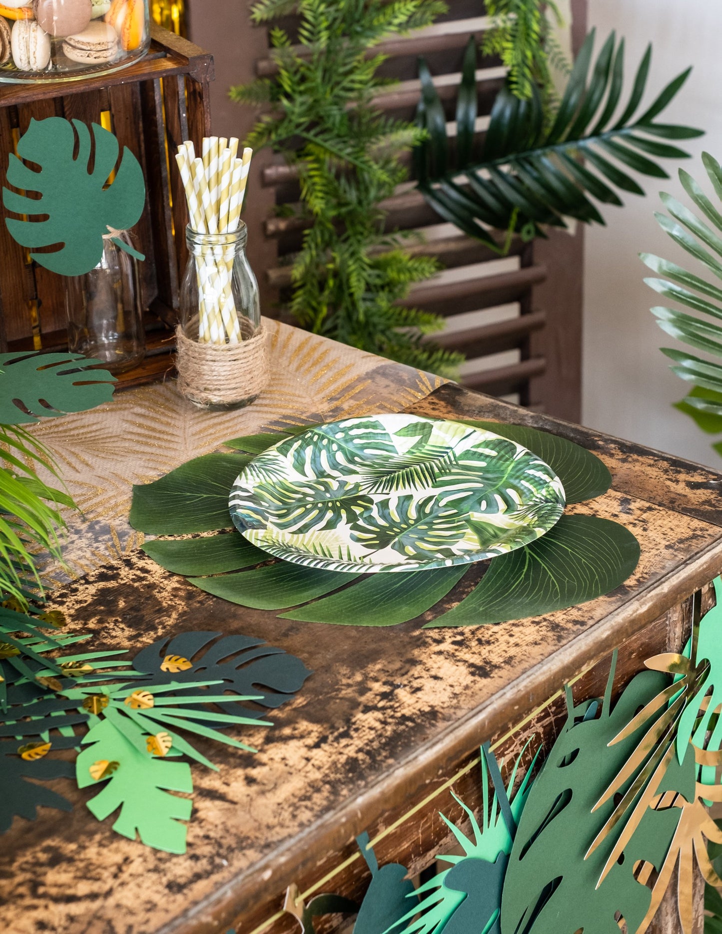 4 listy Monstera v zelených plastoch 34 x 29 cm