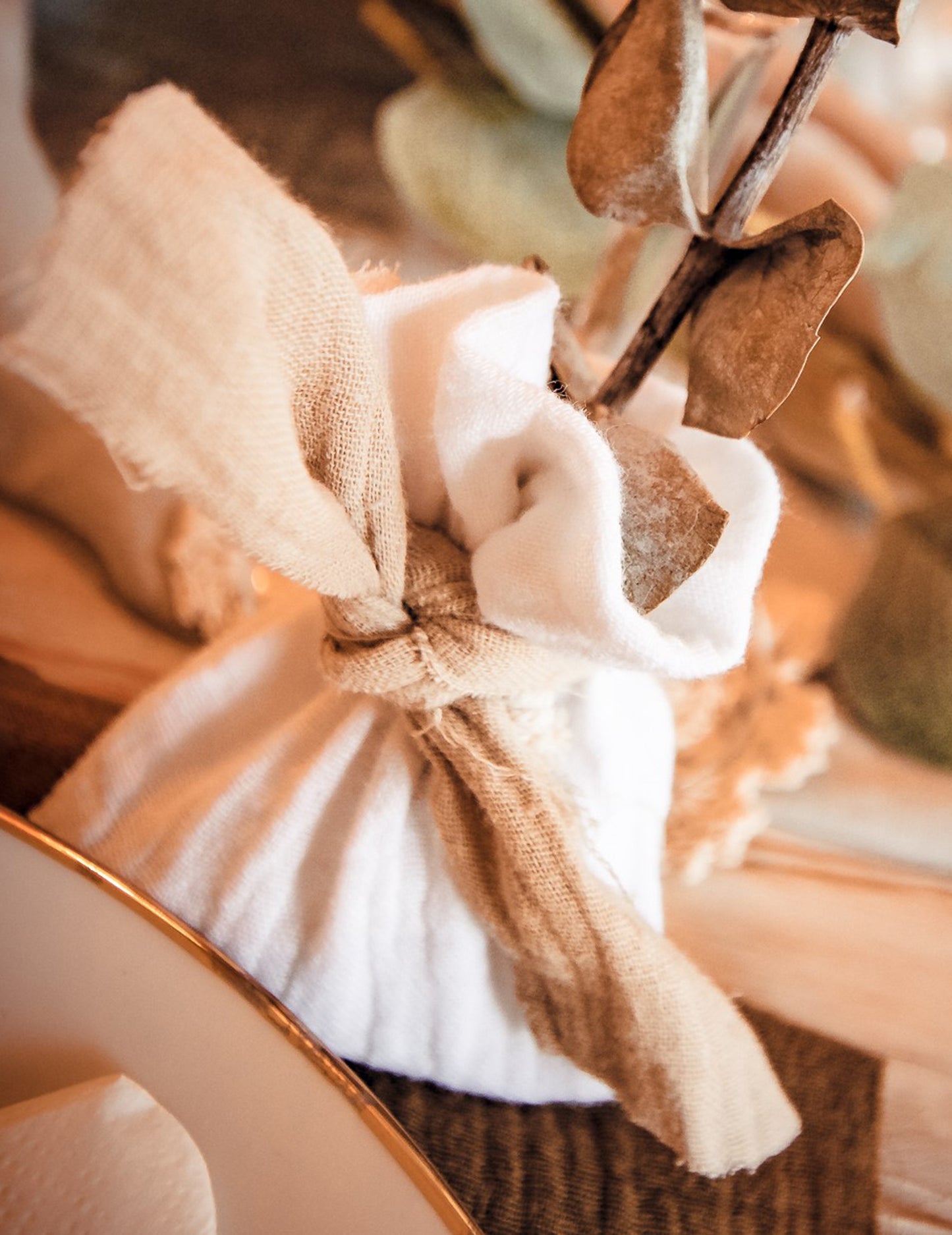 4 malé biele bavlnené gázové vrecká, 8 x 10 cm so stuhou