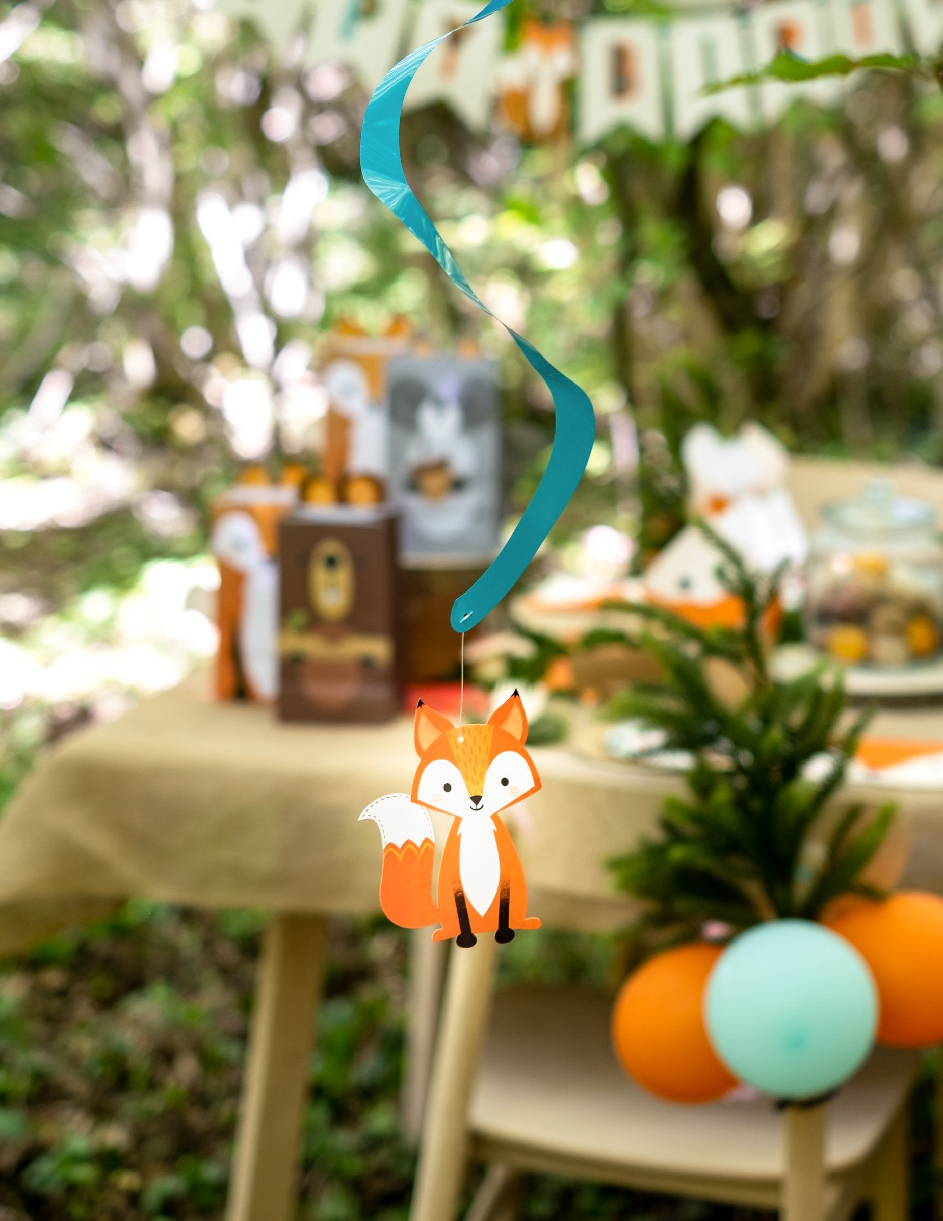 Gros plan sur le renard des 5 suspensions en spirales animaux de la forêt pour anniversaire