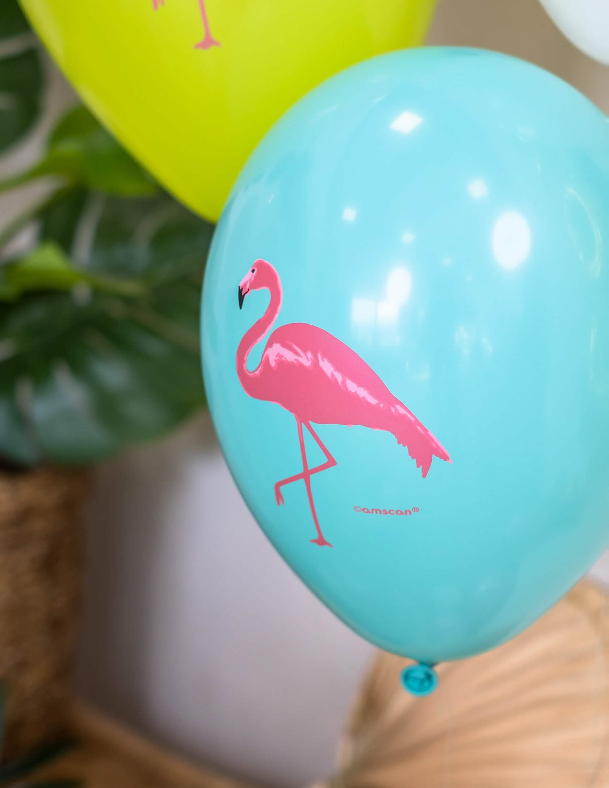Veľký detail na potlač plameniaka na latexových balónoch flamingo paradise