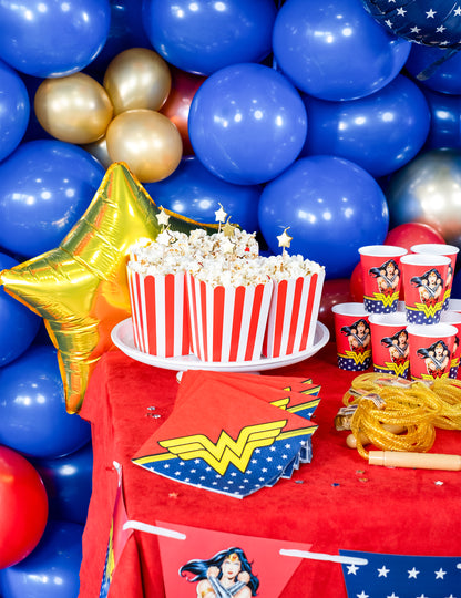 6 sviečok na zlatých ozdobách na tortu v tvare hviezdy