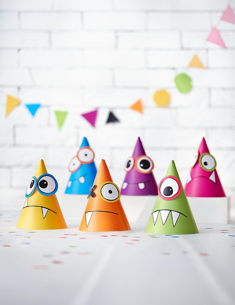Vue d'ensemble du chapeaux de fête petits monstres