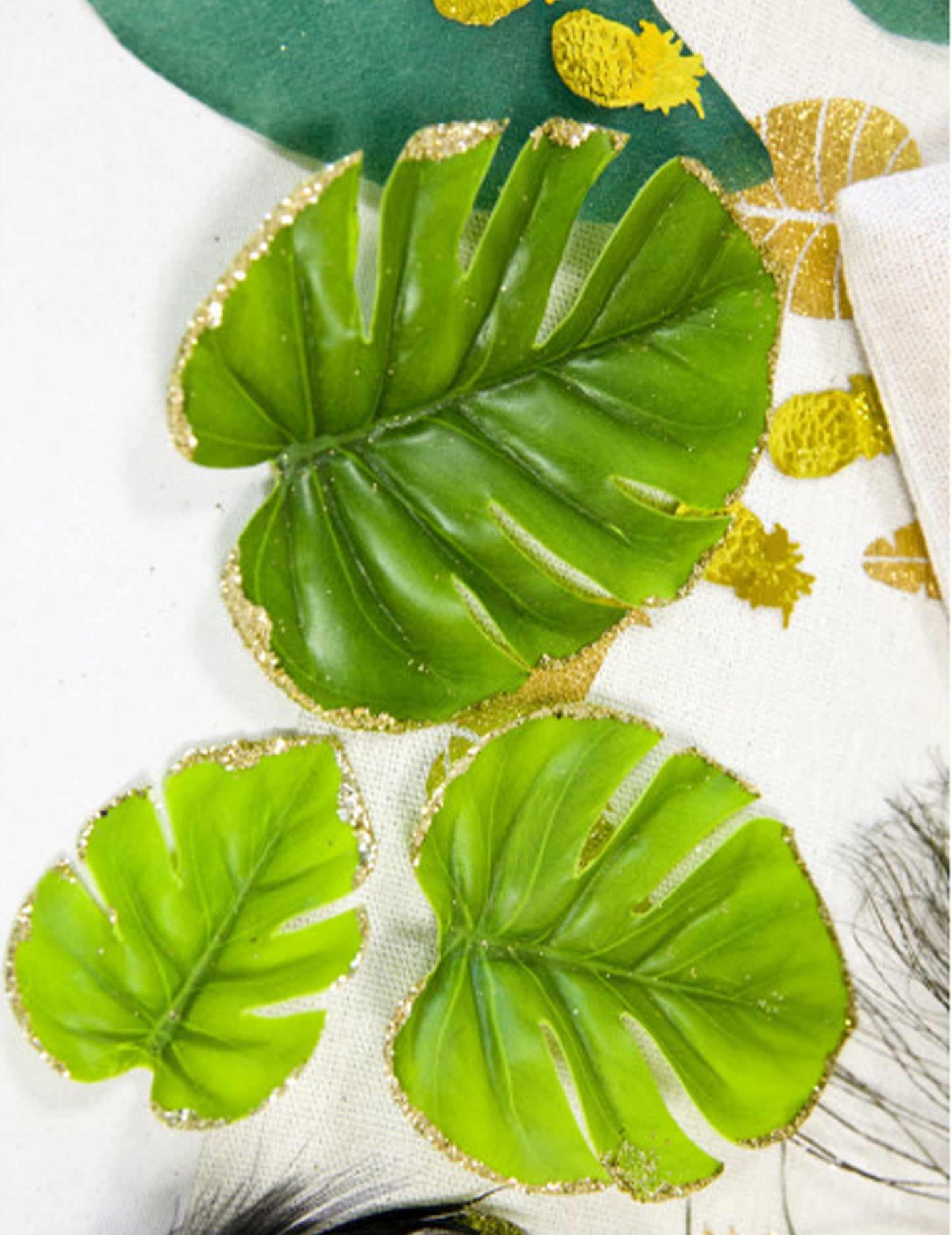 6 tropických listov s trblietavými okrajmi, 10 x 8 cm zelená a zlatá