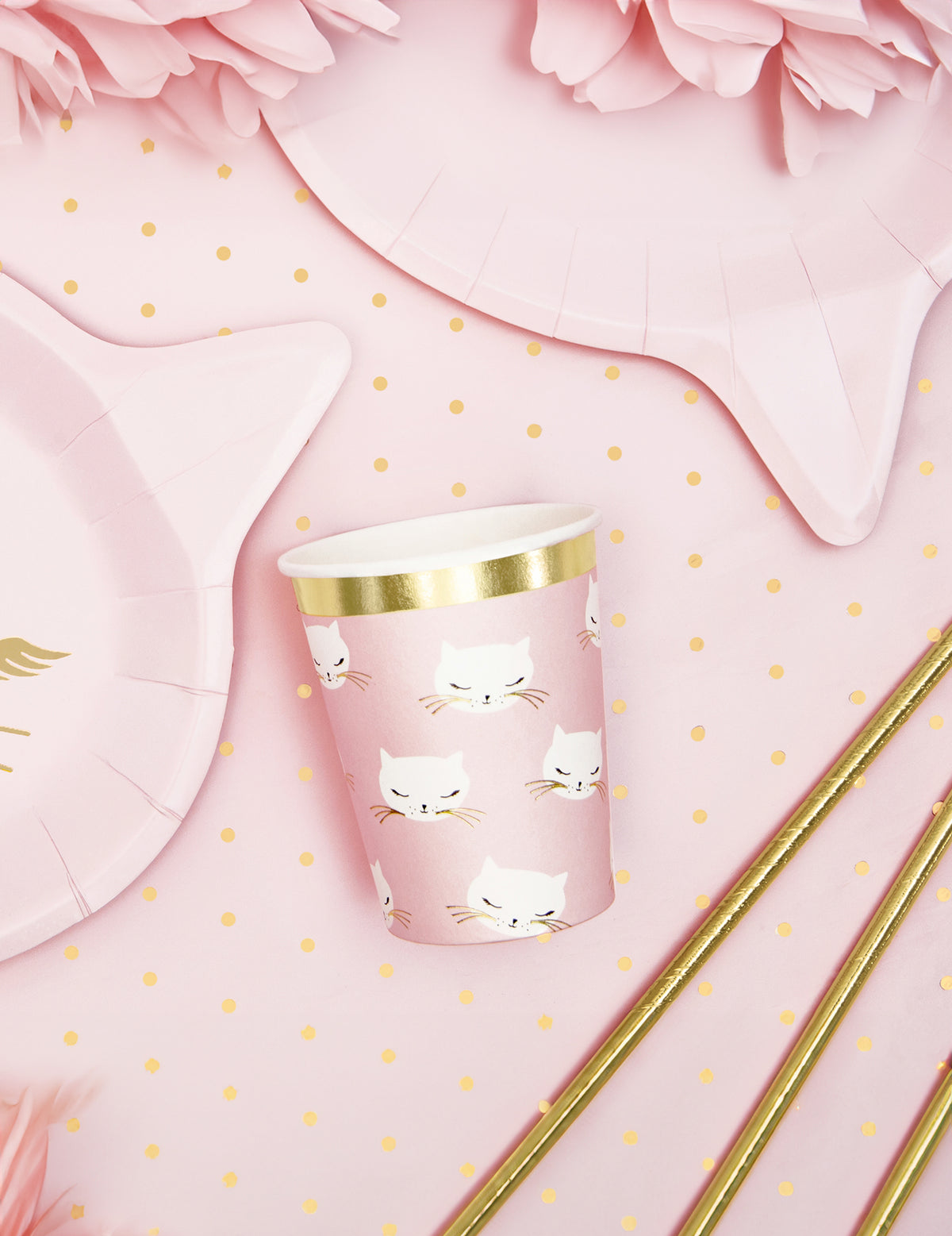 Mise en situation du décor de fête des gobelets en carton chaton