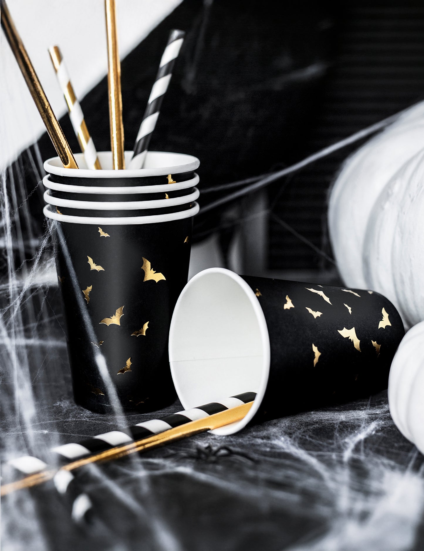 6 kartónových šálok čierny a zlatý obušok 220 ml