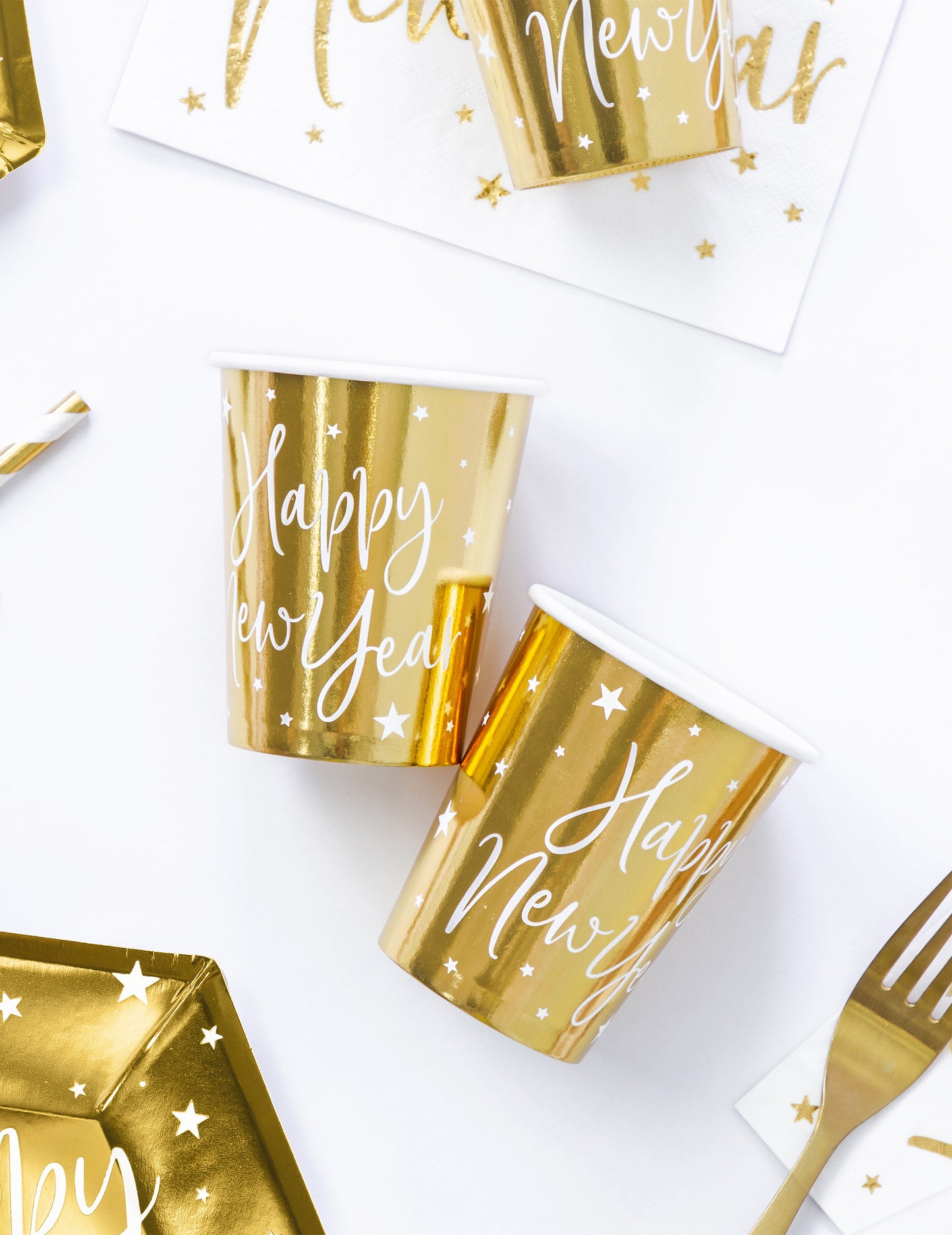 6 kovových zlatých kartónových pohárov s hviezdičkovým vzorom „Šťastný nový rok“, 220 ml