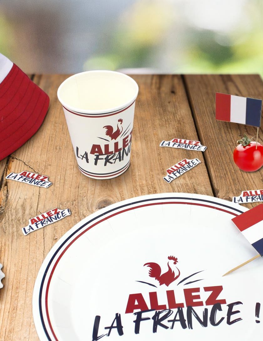 Mise en scène festive des gobelets Allez la France