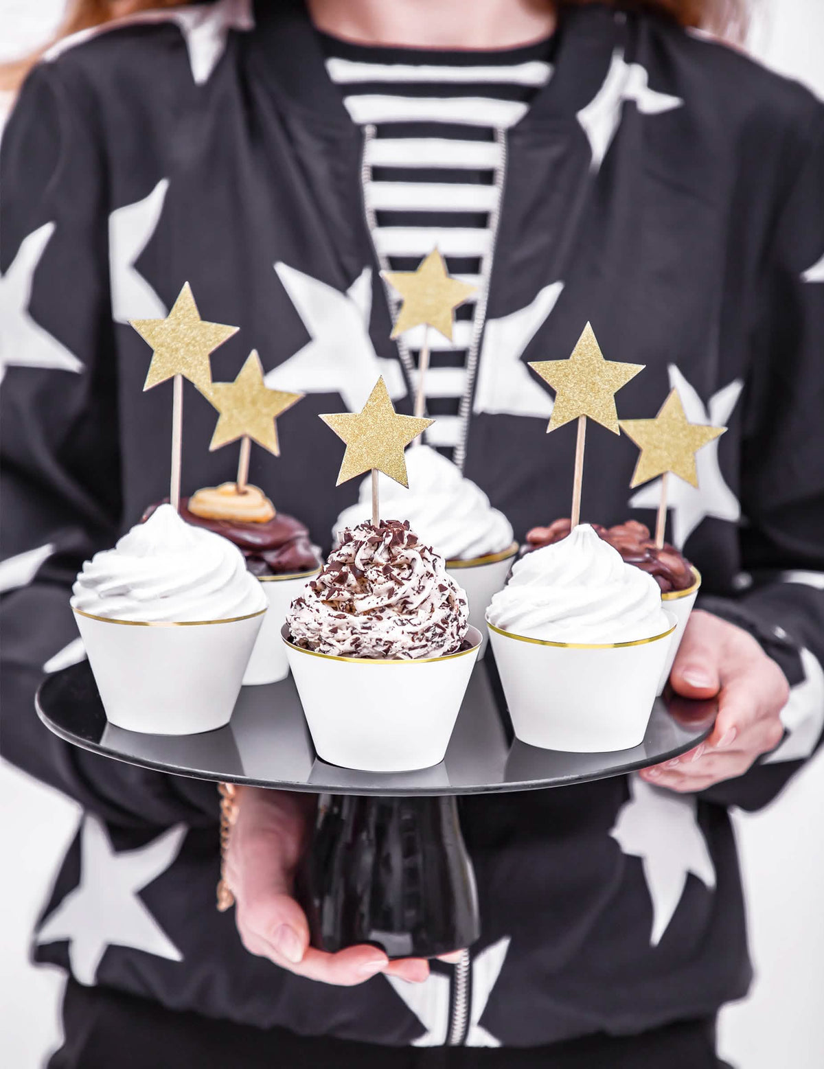 Zobrazenie papierových obalov na cupcakes na svadbu