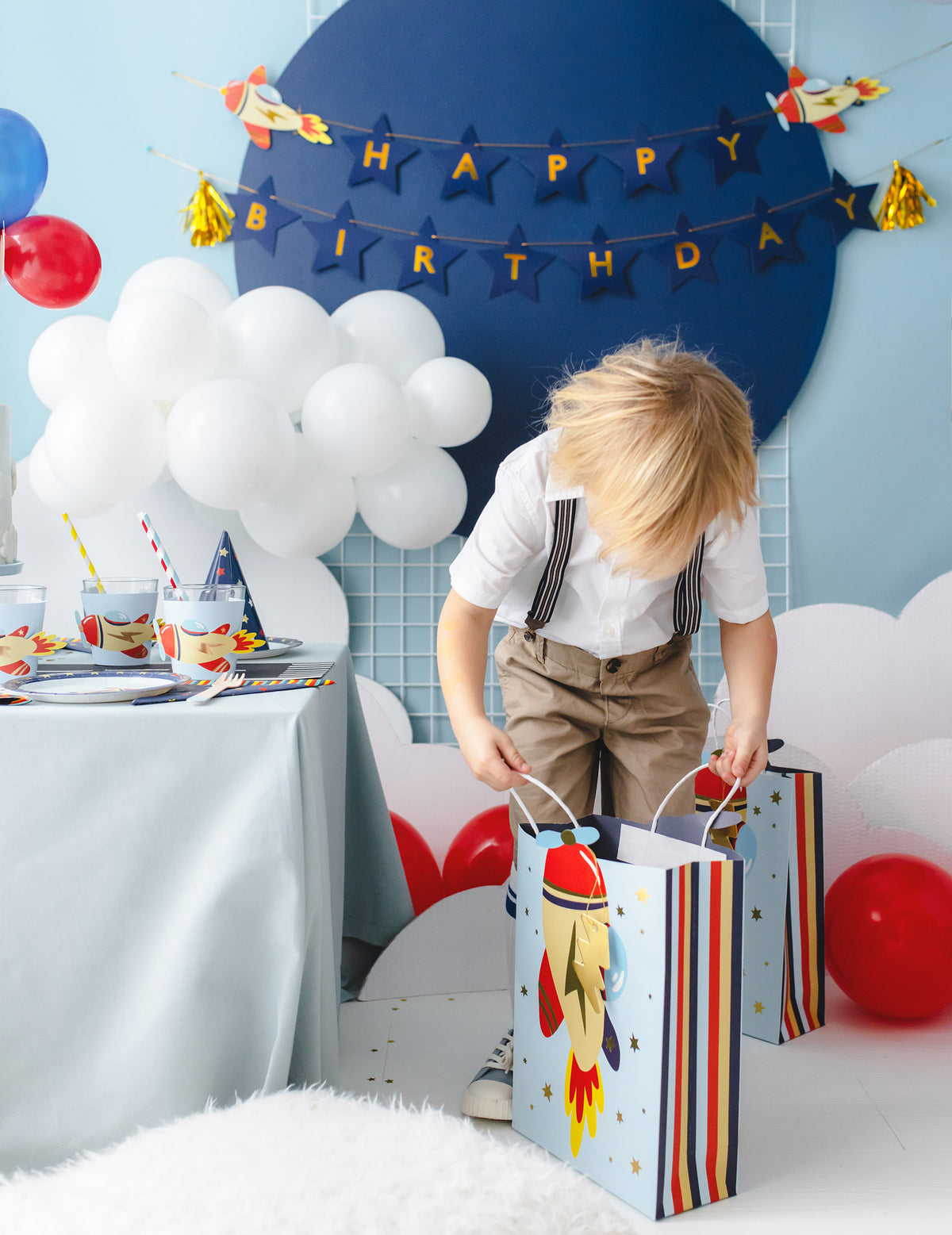 Décoration de table d'anniversaire des manchons pour gobelets petit avion