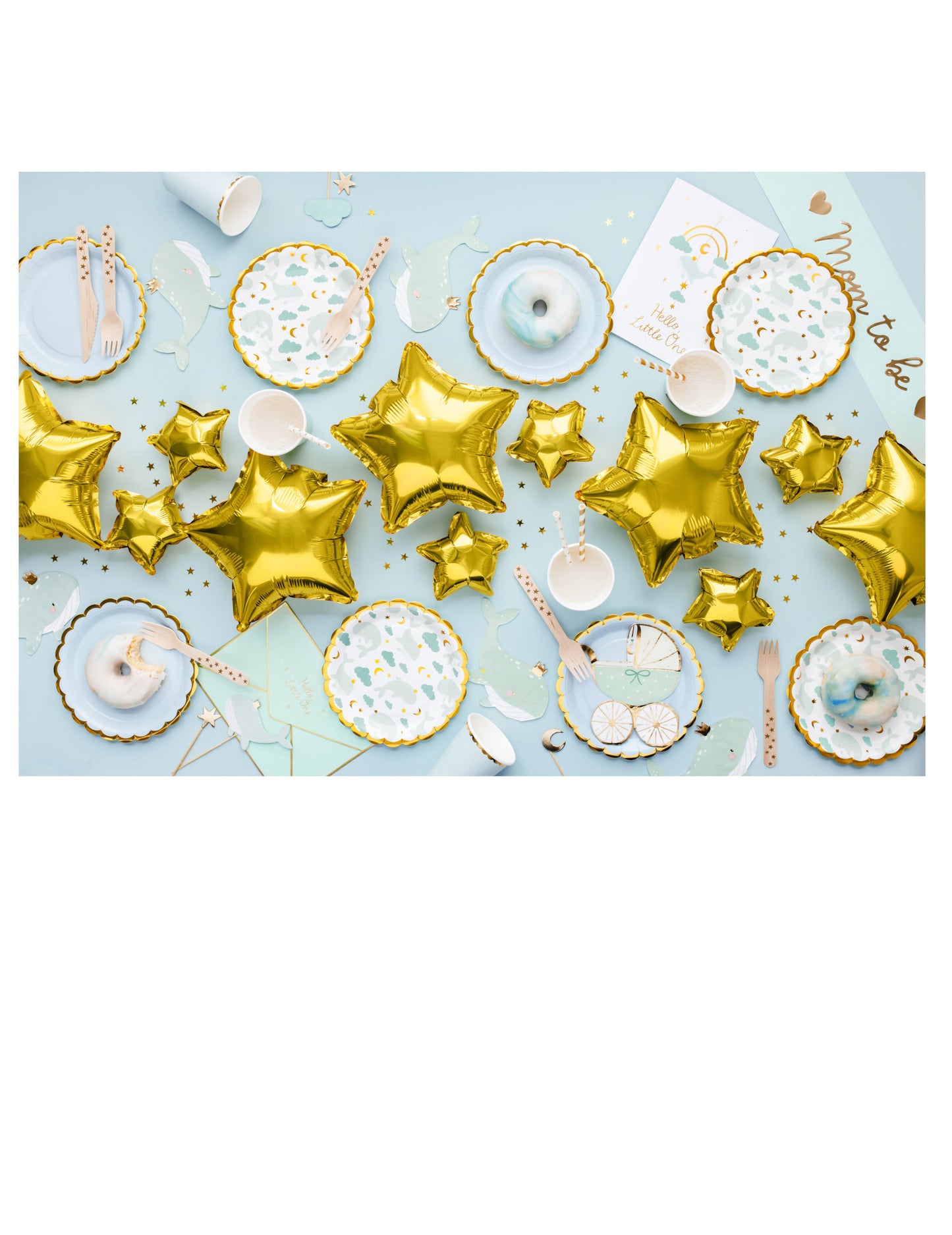 6 malých papierových tanierov s motívom nebesky modrej veľryby 18 cm so zlatými okrajmi