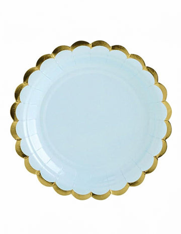 6 malých nebesky modrých kartónových tanierov so zlatým vrúbkovaným lemom 18 cm