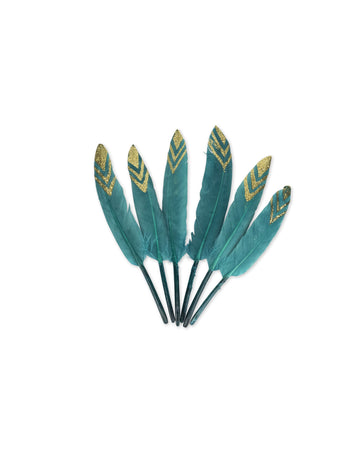 6 modrých pávích pierok a zlatých trblietok 12-14 cm na etnickú výzdobu