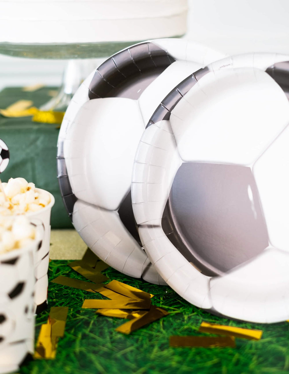 Detail na vzor na futbalových papierových tanierech