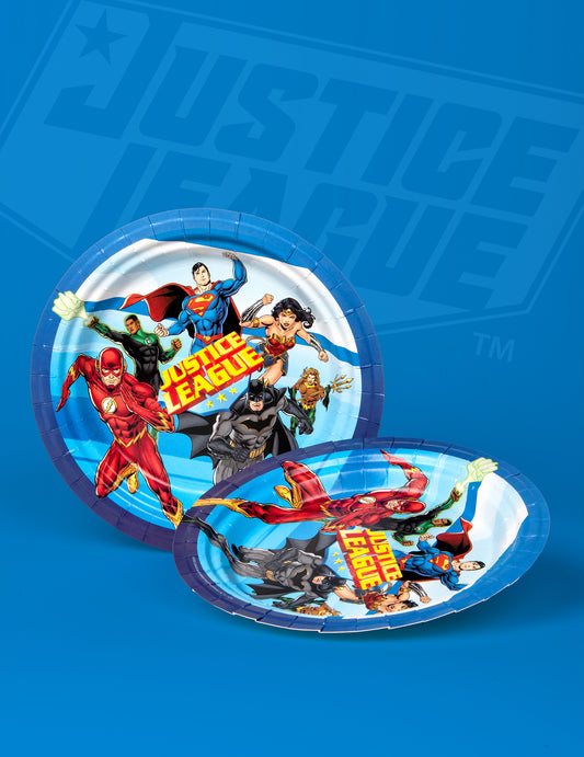 Vue de face et inclinée des assiettes en carton Justice League