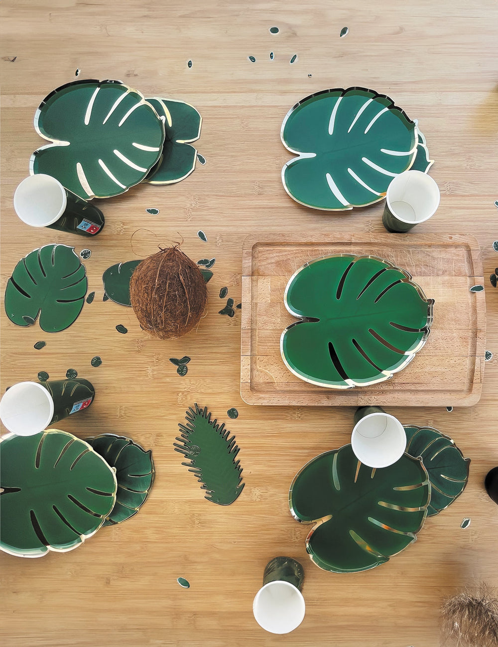 8 assiettes en carton feuille tropicale pour fête vert et doré