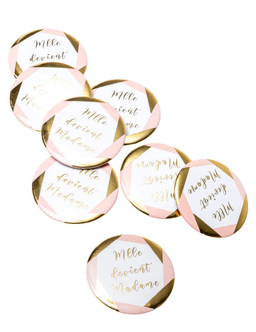 Odznaky Slečna sa stáva pani na ružovej a zlatej rozlúčke so slobodou