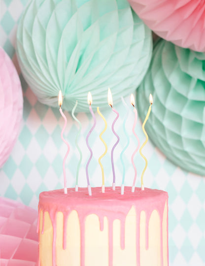 8 viacfarebných pastelových špirálových sviečok 14 cm s bobèches
