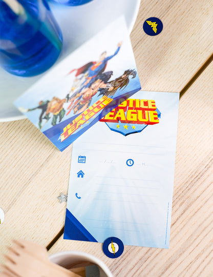 8 pozvánok Liga spravodlivosti™ s obálkami 10x16 cm