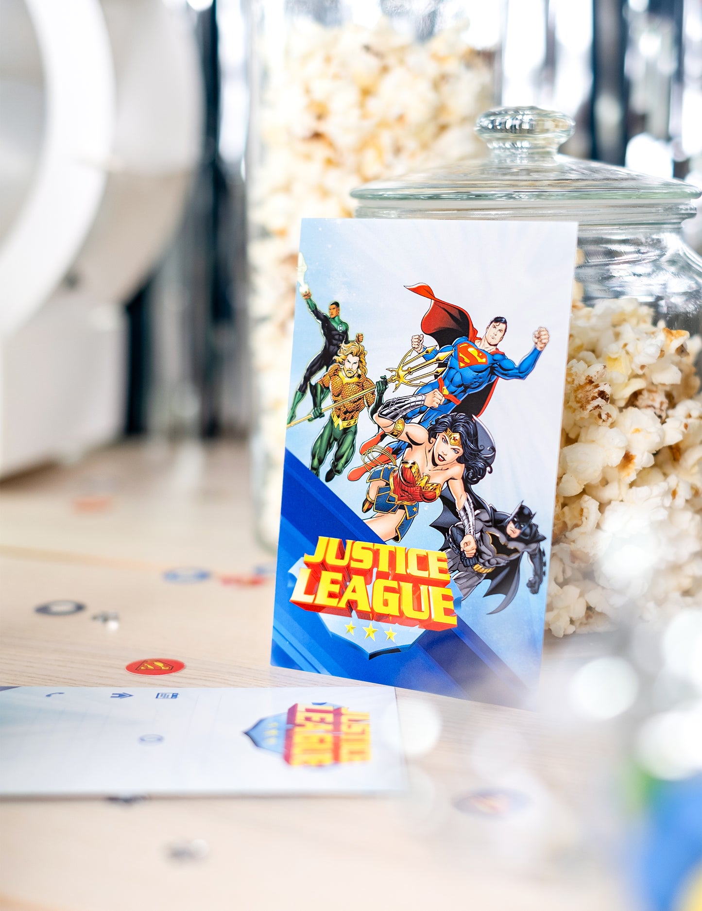 8 pozvánok Liga spravodlivosti™ s obálkami 10x16 cm