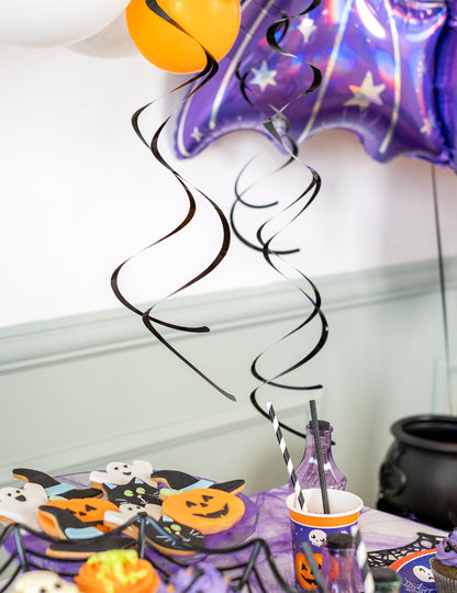 8 čiernych špirálových dekorácií