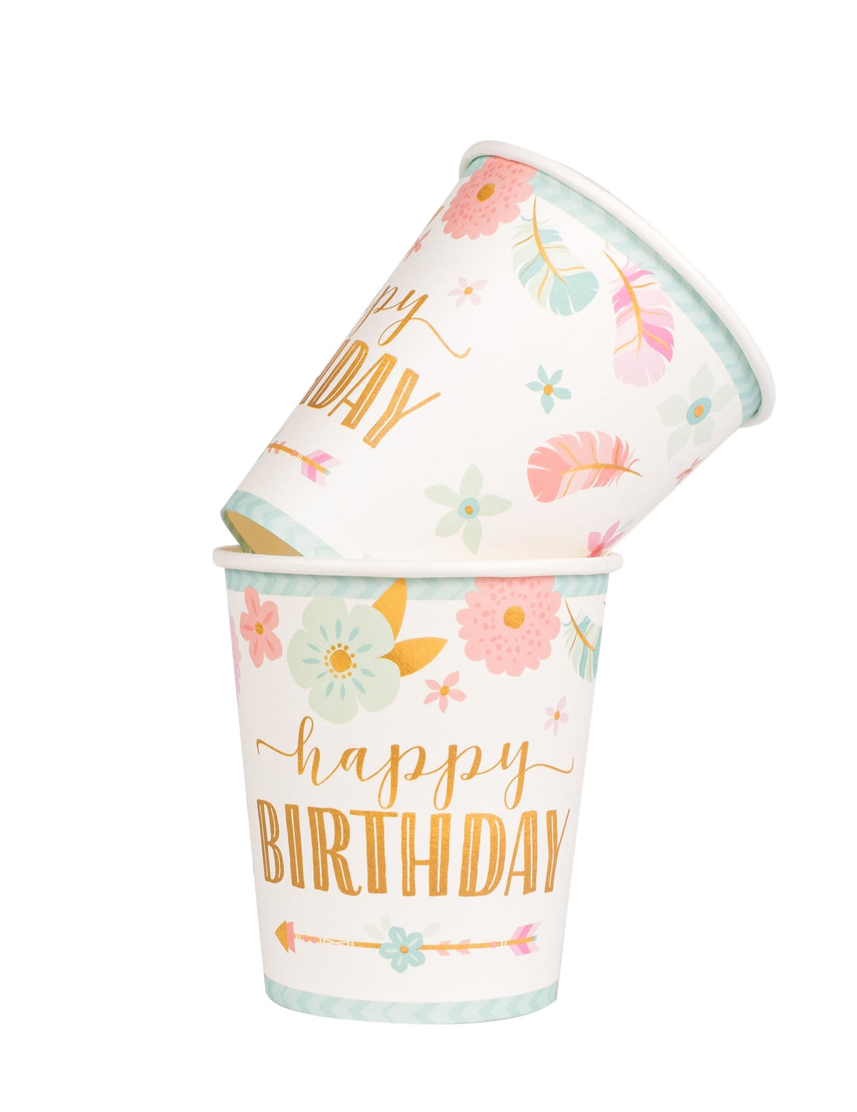 Vue de deux exemplaires empilés des gobelets en carton boho happy birthday