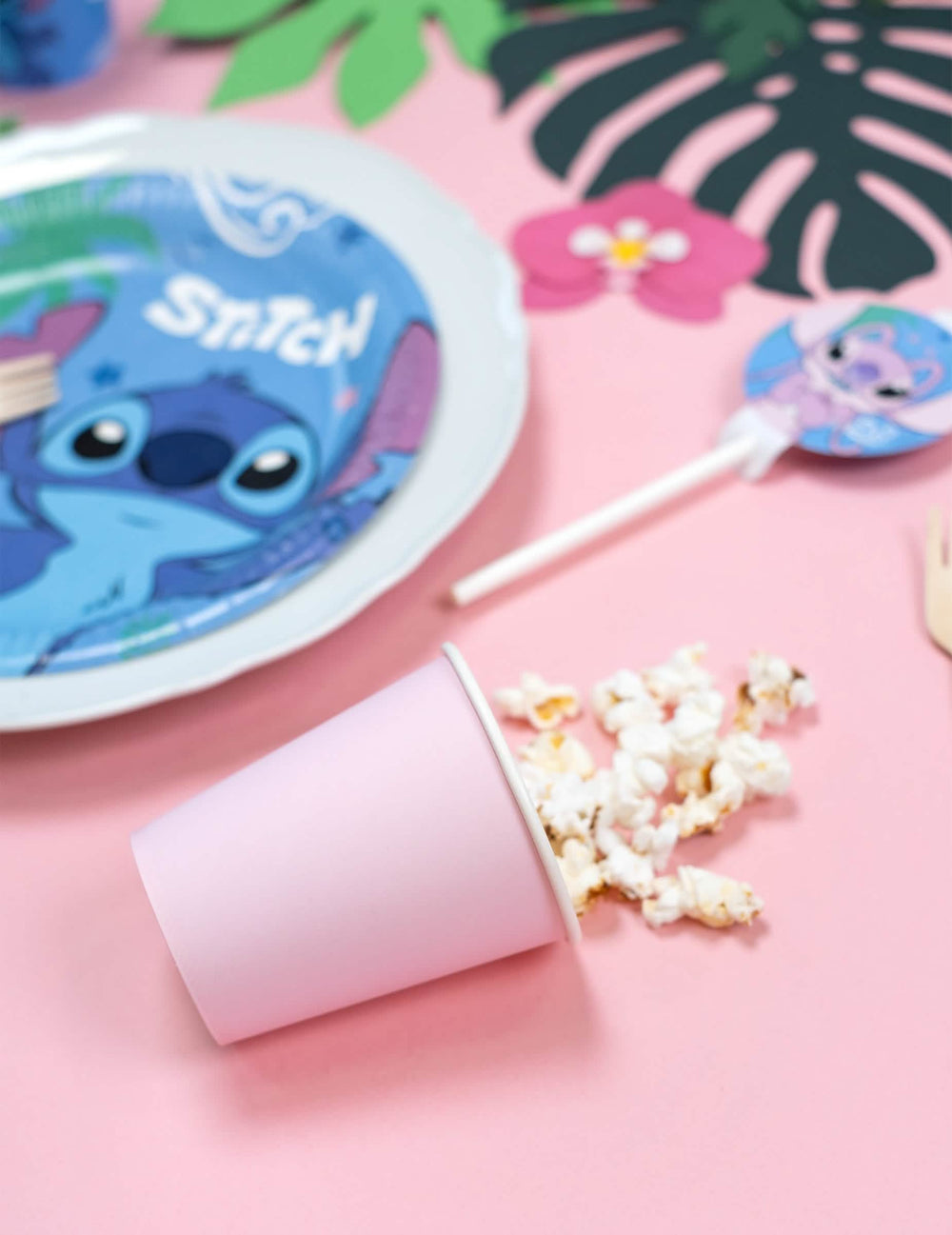 Umiestnenie s popcornom a papierovými pohármi na párty svetloružová 210 ml