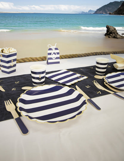 8 vlbových kartónových pohárov, 200 ml, s námorníckym pruhovaným vzorom a zlatou kotvou