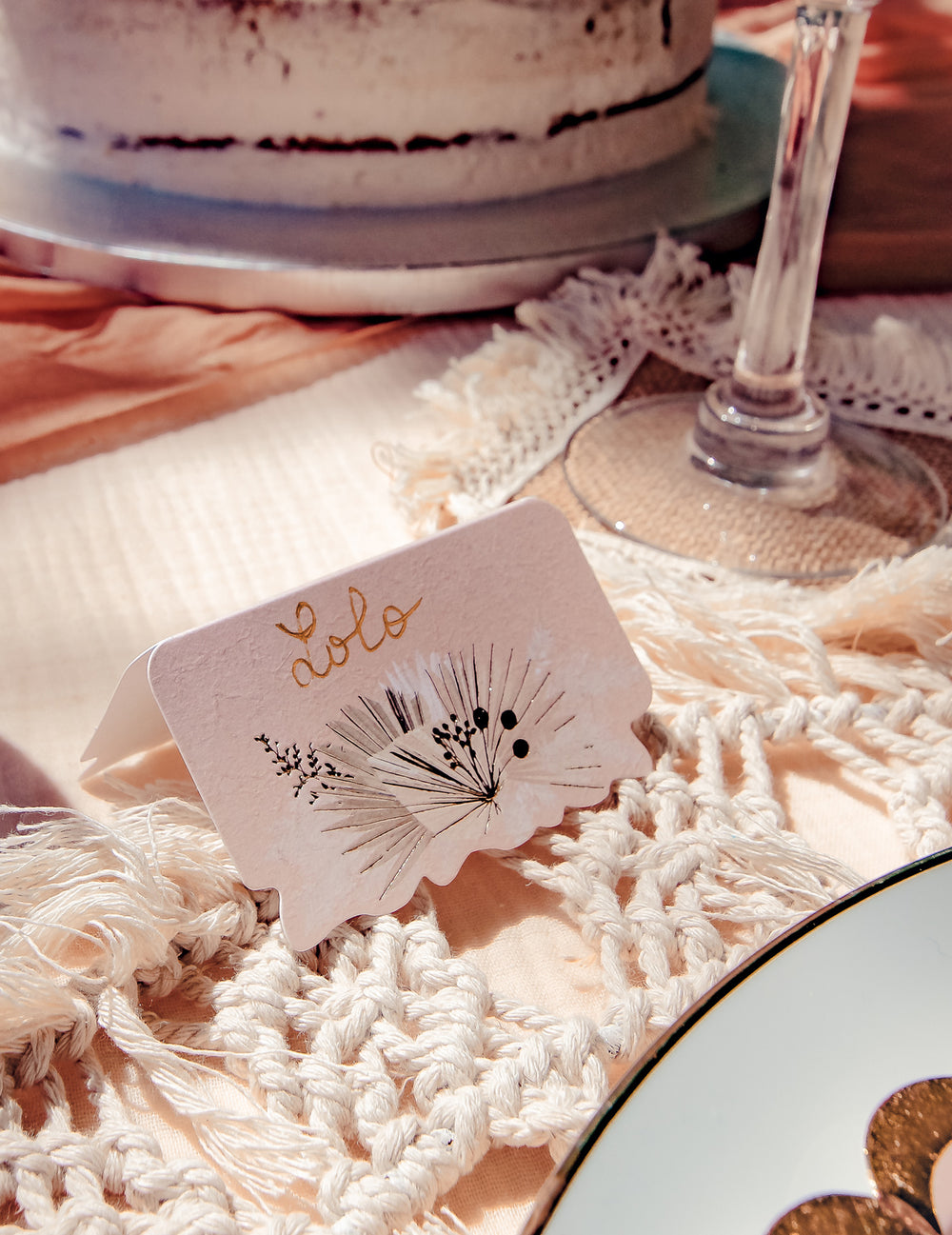 Gros plan sur le graphisme du marque-places boho pour fête