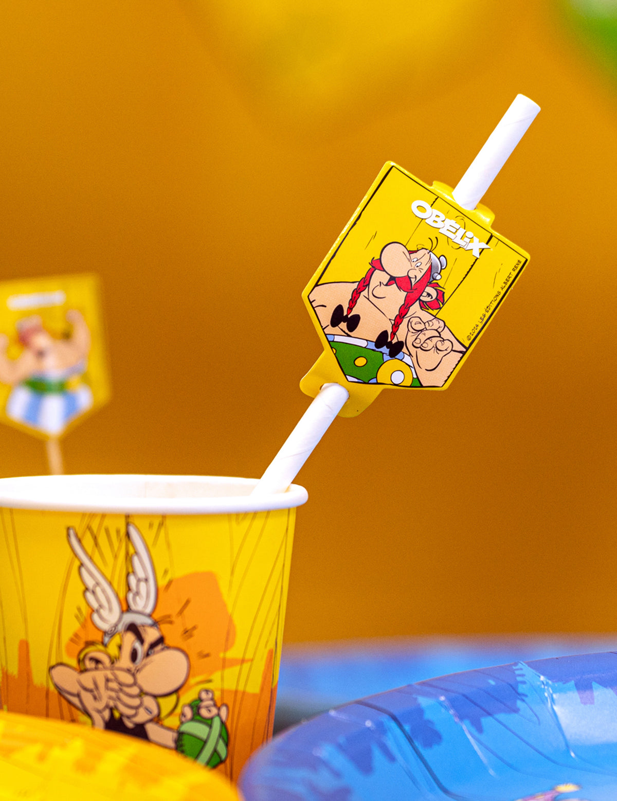 Détail du médaillon Obélix des 8 pailles en carton Astérix
