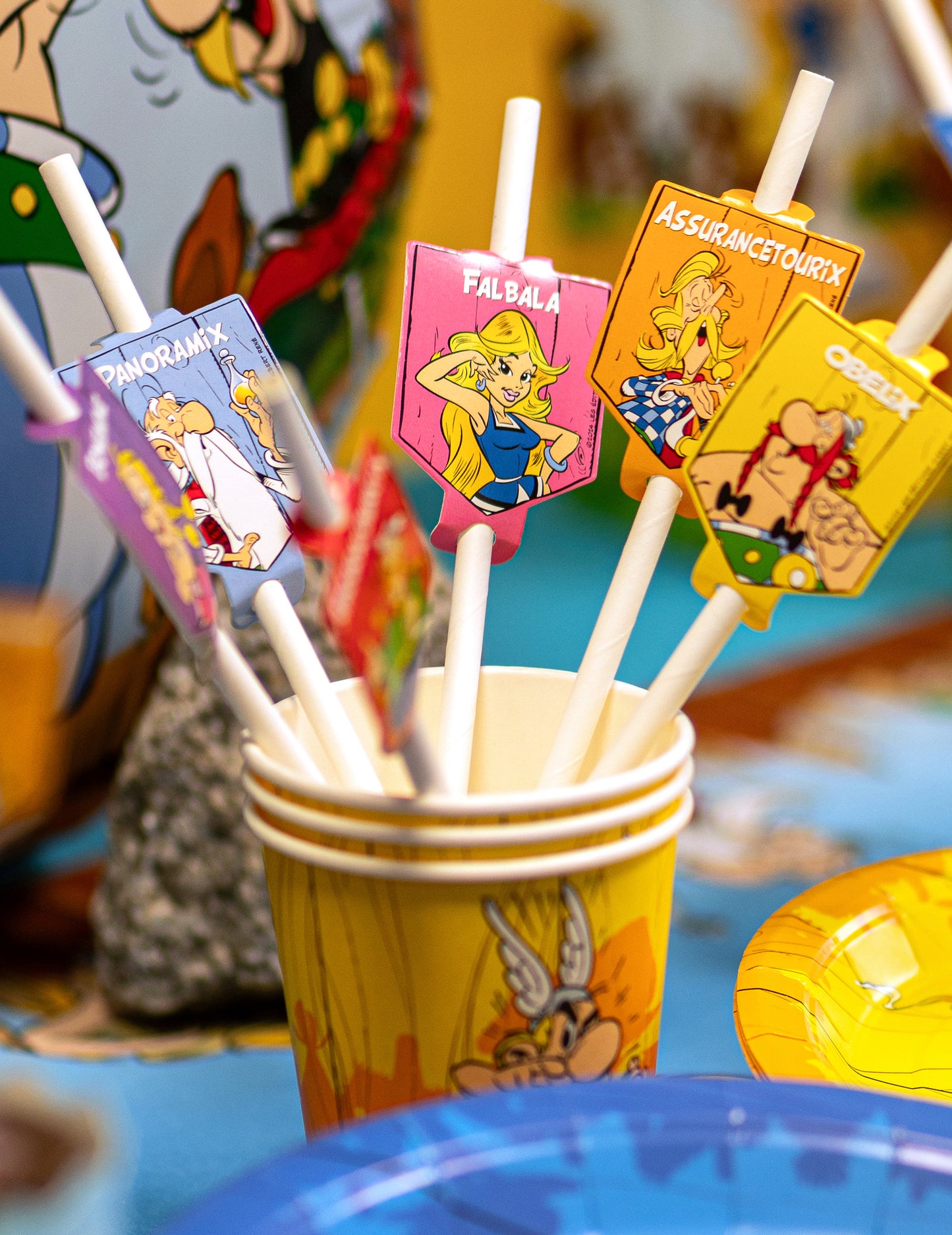 8 kartónových slamiek Asterix