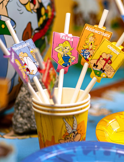 8 kartónových slamiek Asterix