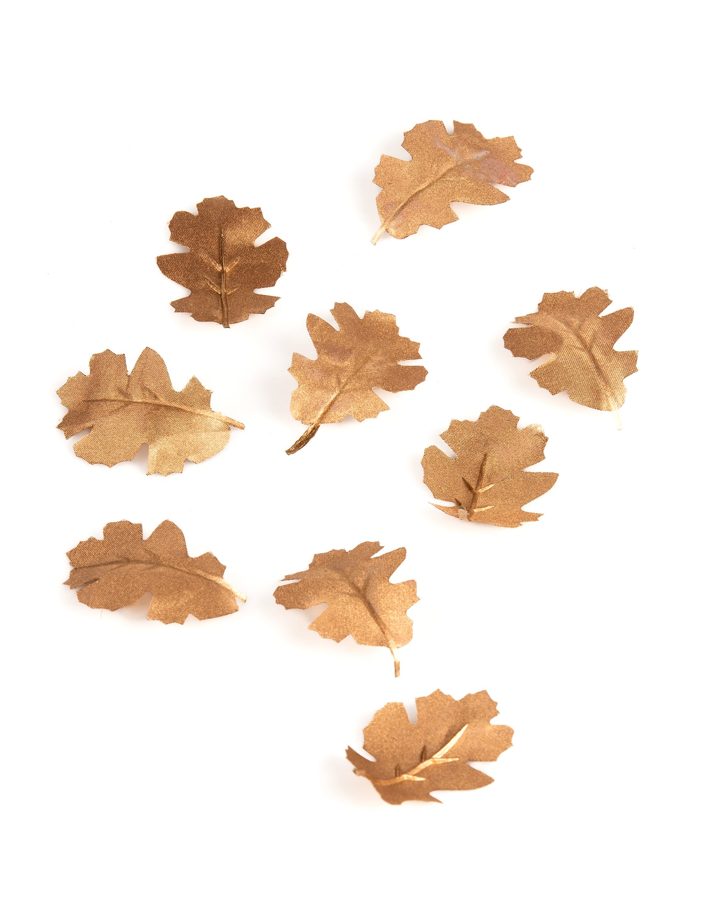 9 zlatých metalických dubových listov z látky 7,8 x 5,3 cm na dekoráciu