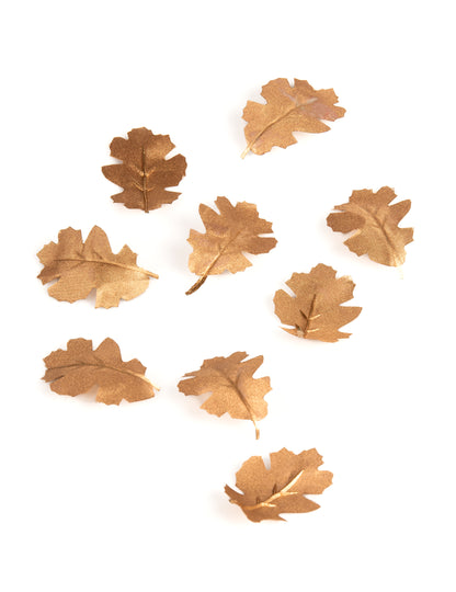 9 zlatých metalických dubových listov z látky 7,8 x 5,3 cm na dekoráciu