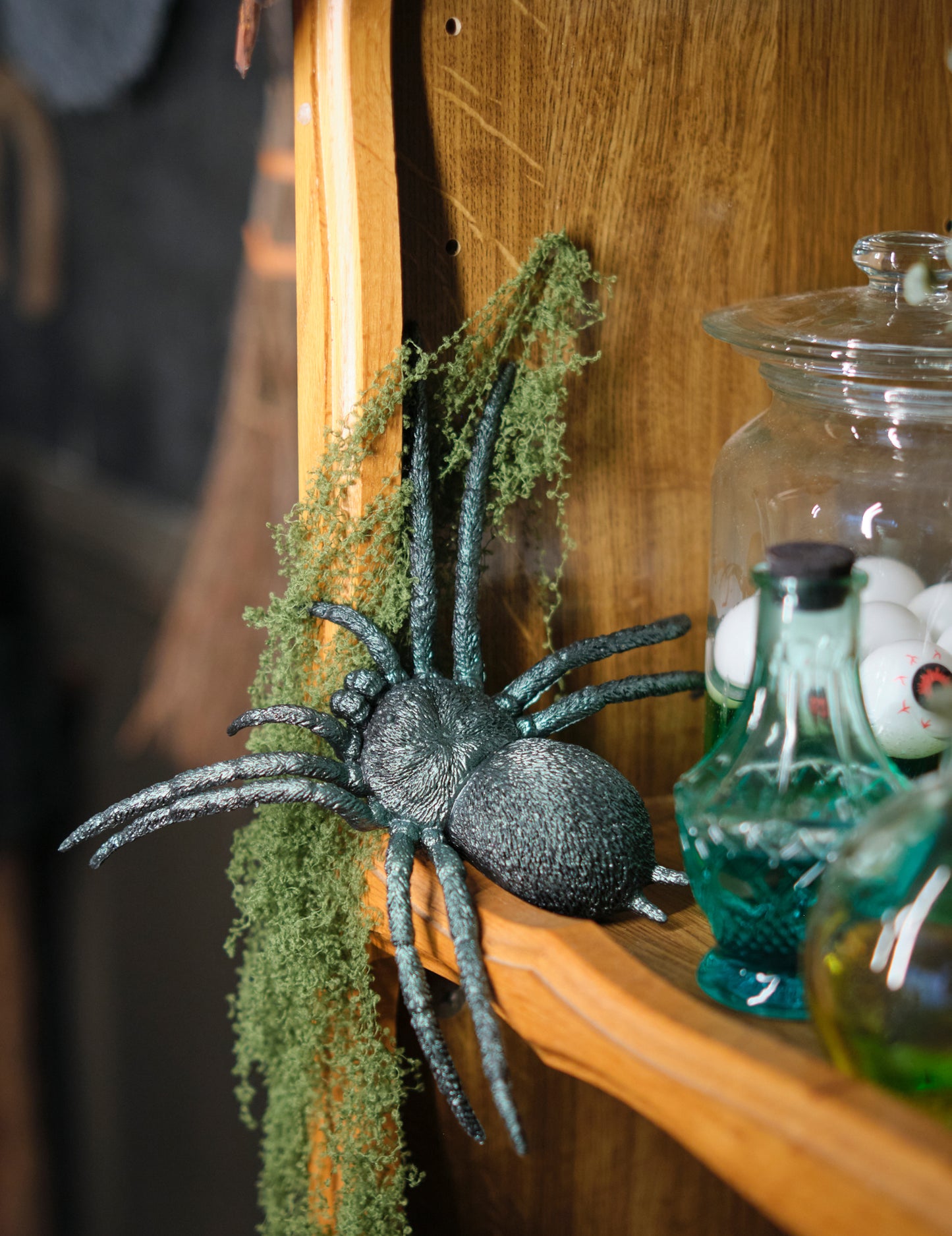 Iridescent zelený plastový pavúk 23 cm