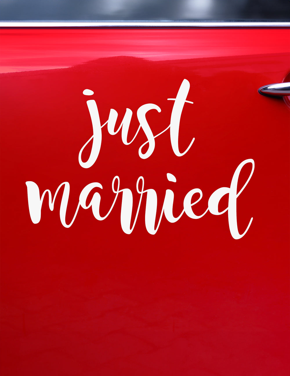 Mise en situation sur carrosserie de l'autocollant pour voiture Just Married